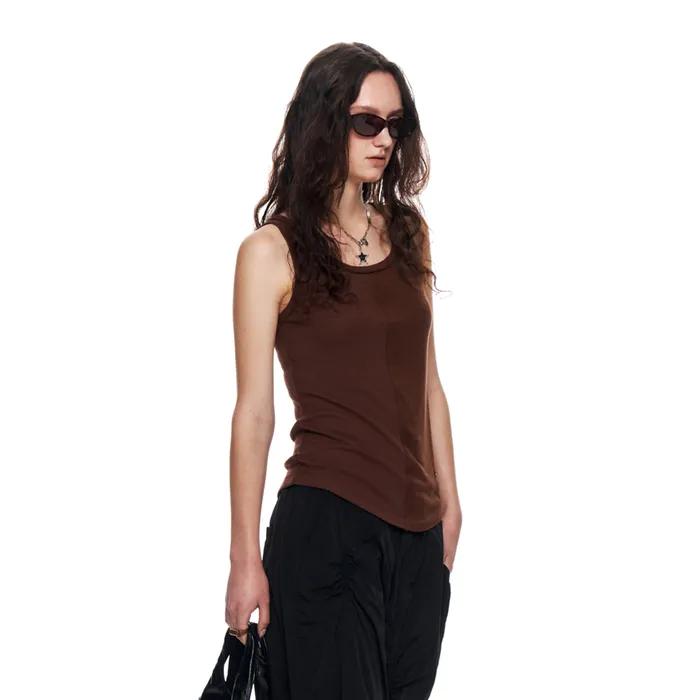 TEXTURE POINT SLEEVELESS TOP IN BROWN