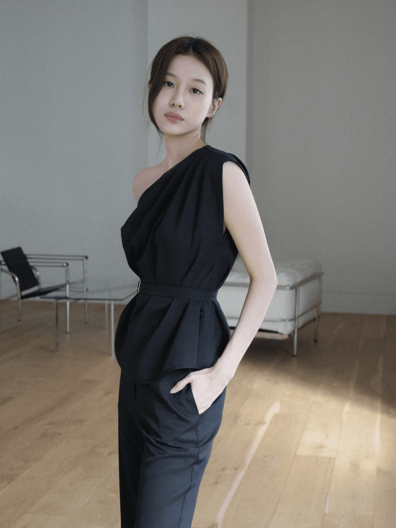 123앙드트와 [NouArté] 칼립 원숄더 셋업 블라우스 (블랙)