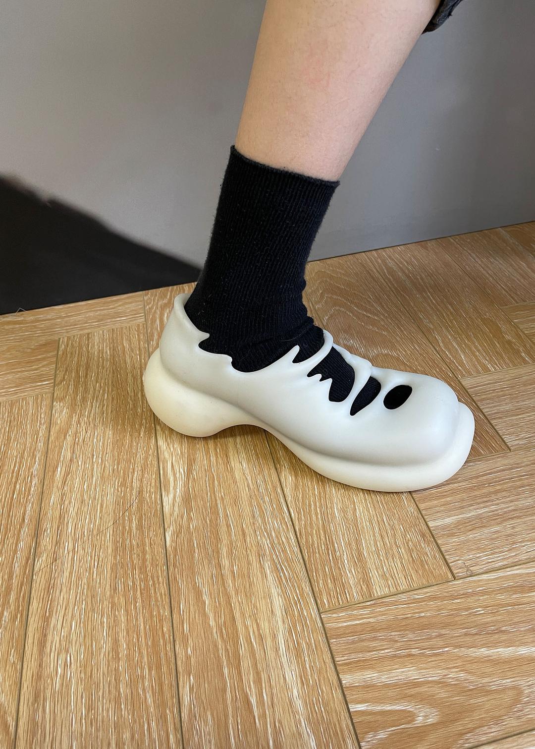 그레이프 GRAPE X YVMIN RIPPLE SHOES (WHITE)