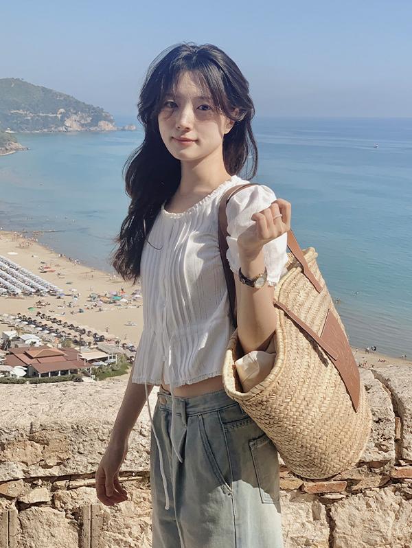 슬로우앤드 only. 들꽃 잔펀칭 티블라우스 - 2 color