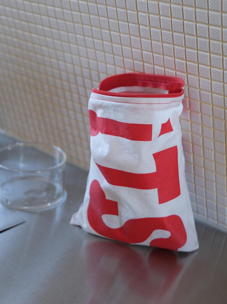[MINMIN] FRUiTS COLOR POUCH (FRESH WHITE RED)