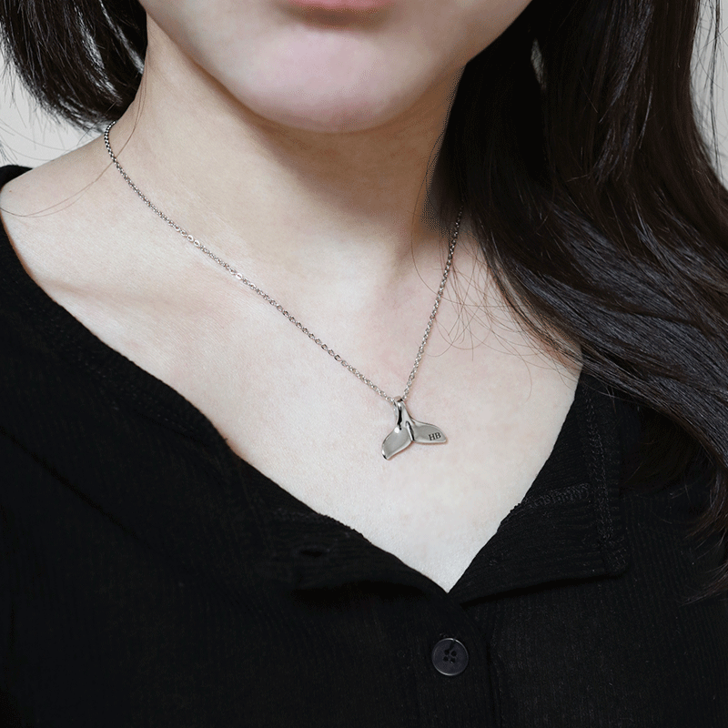 행운의 고래꼬리 목걸이