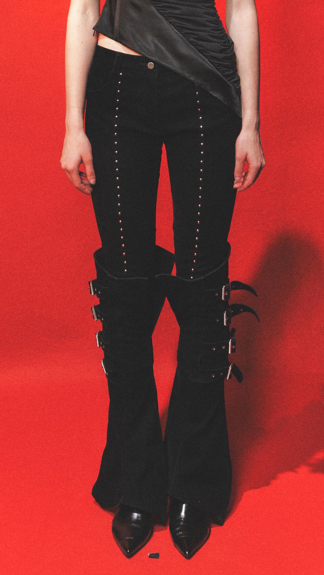 BOOT SHAPE PANTS