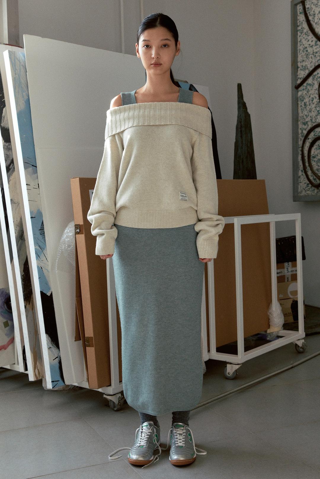 ROUND NECK SLEEVELESS KNIT DRESS