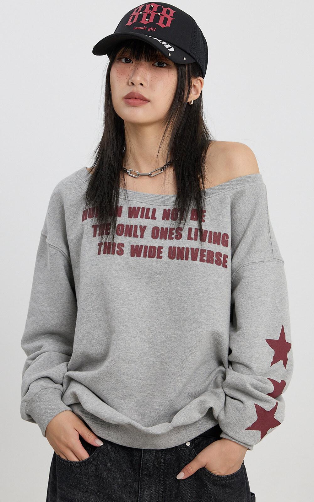 [10/20예약배송]Three Star 레터링 오프숄더 맨투맨 그레이