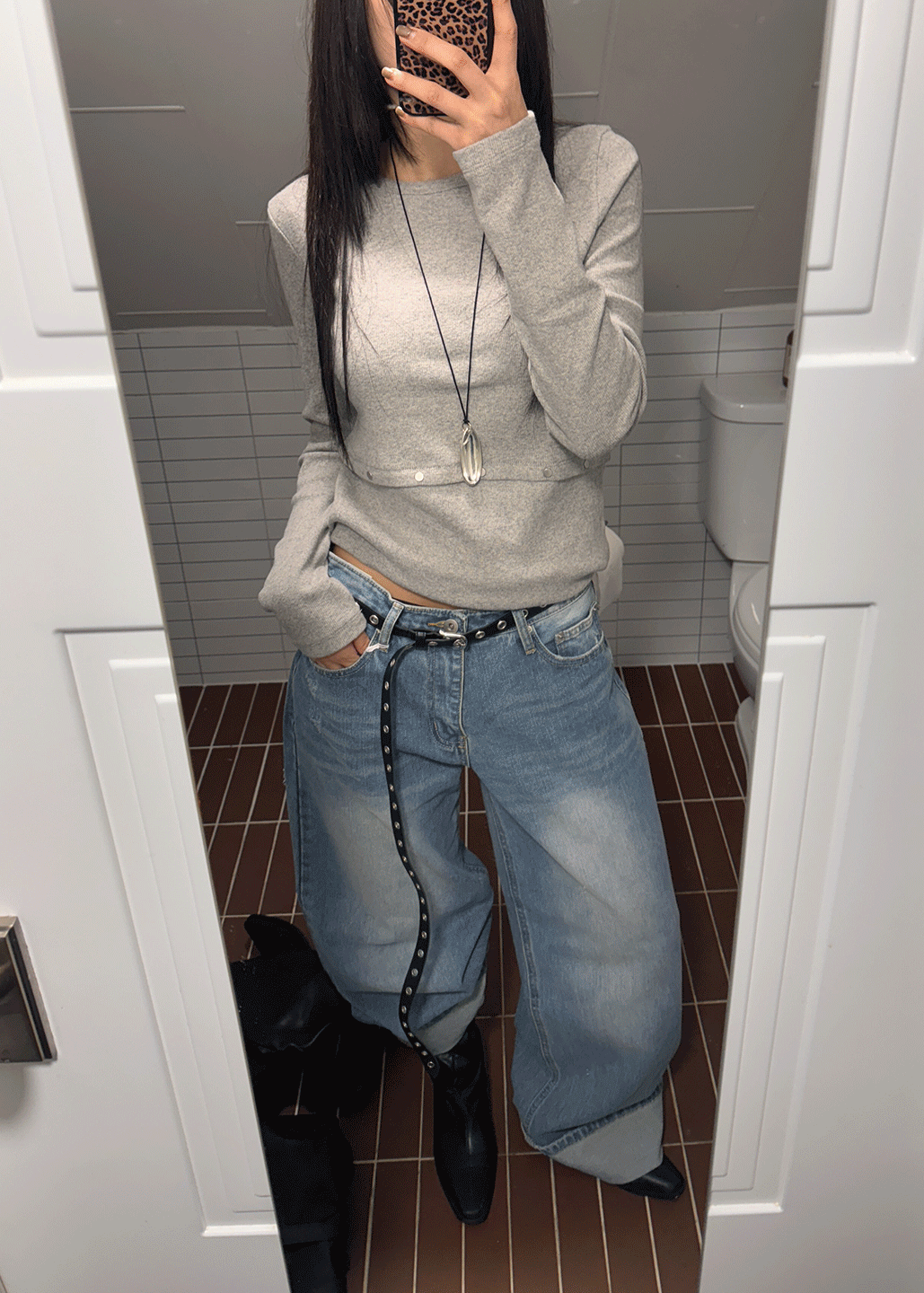 서울베이스드 STUD SLIT TEE