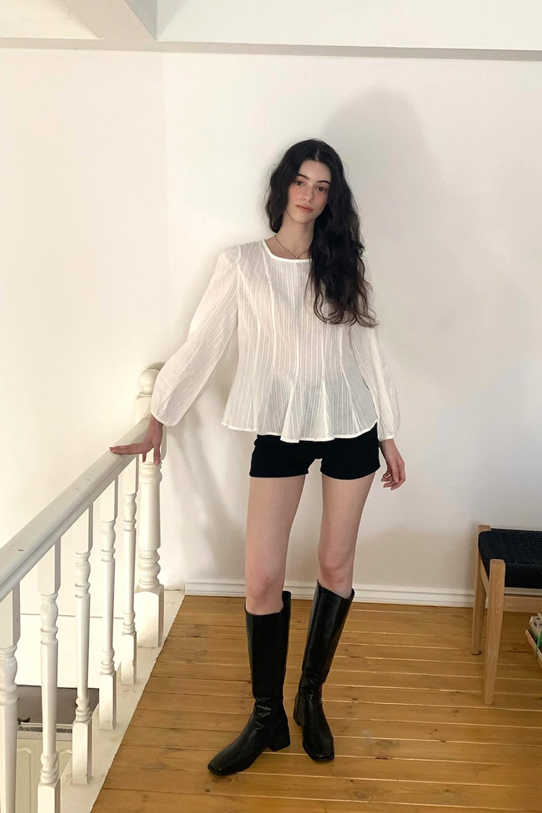 Woner Blouse / White