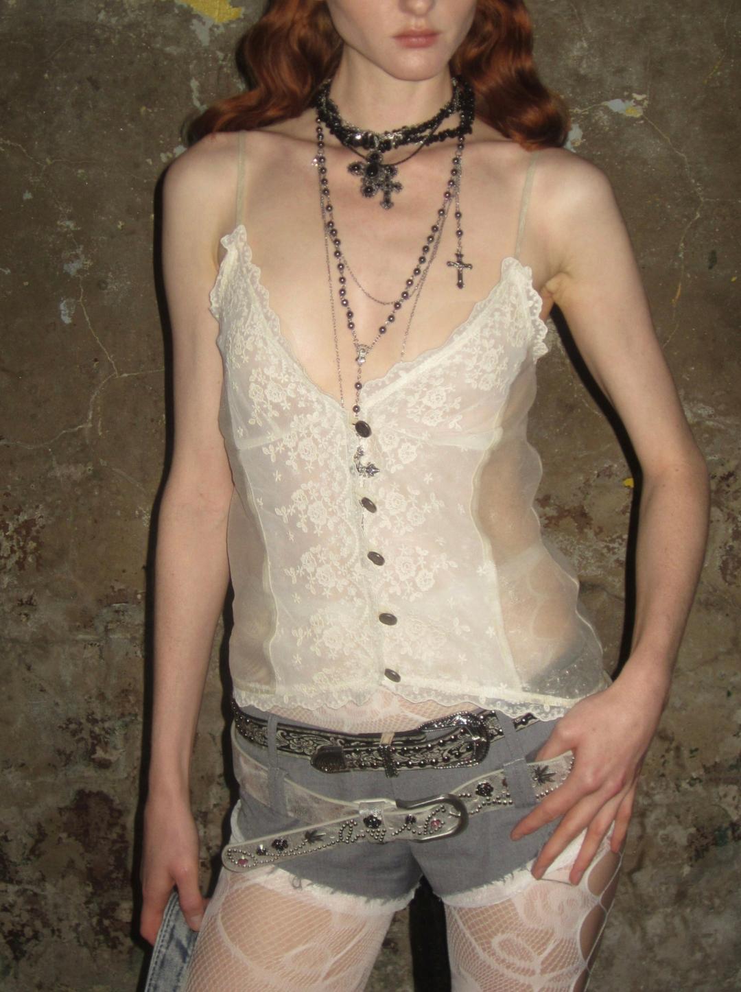 Lace buttoned camisole top /White