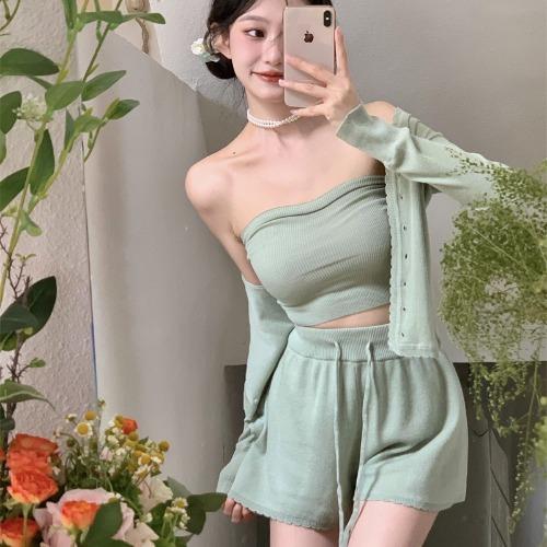 [투피스세트/여름신상] 파스텔 그린 심플 단색 슬림핏 크롭 튜브탑 A라인 하이웨스트 반바지 팬츠 여름 얇은 가디건 셋업 투피스 쓰리피스 세트 봄신상 데이트룩 여친룩 데일리 피크닉 비치룩 바닷가 여행 트레이닝 스포츠