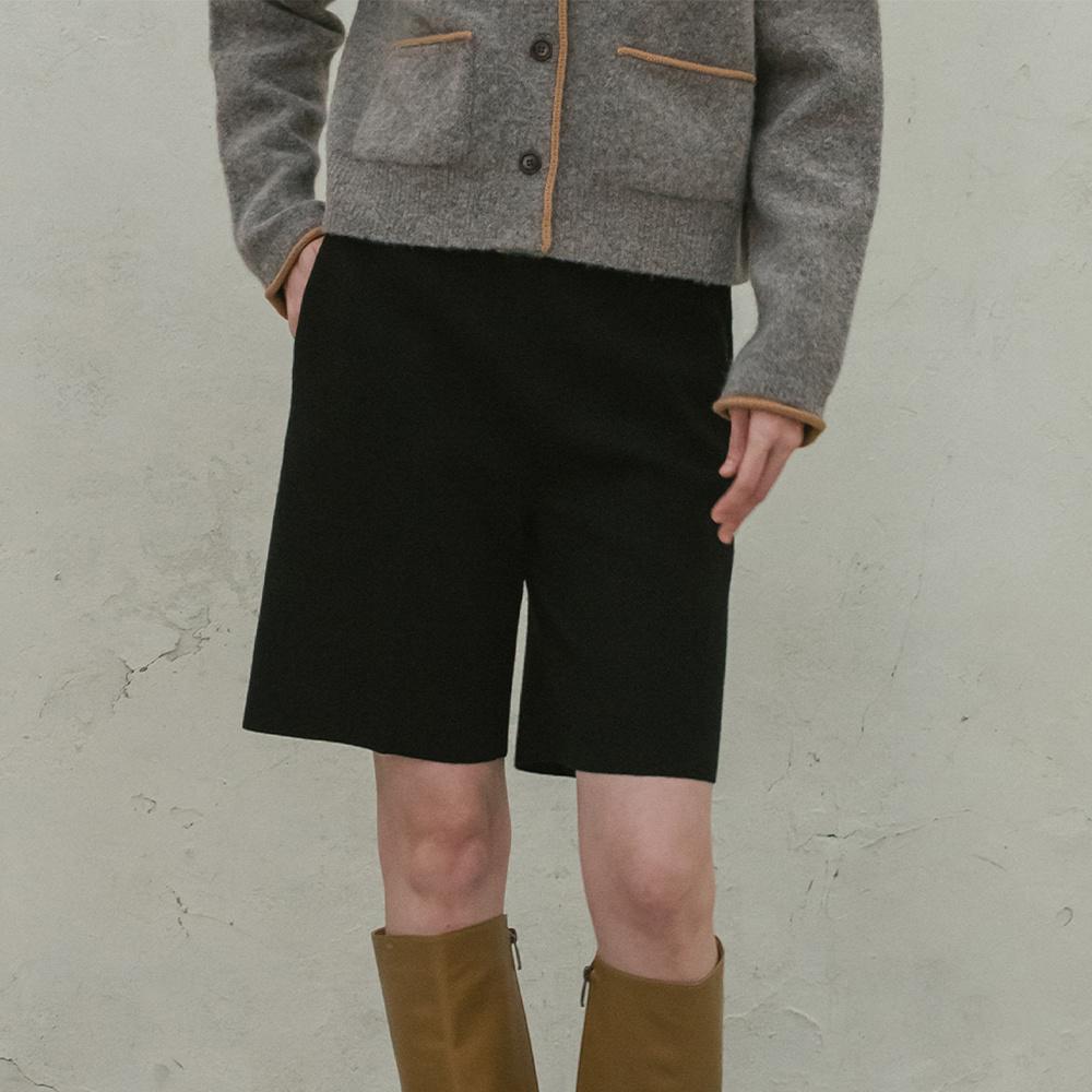 WOOL BLENDED HALF SLACKS - BLACK