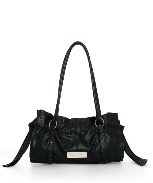 SHIRRING TIE BUCKLE SHOULDER BAG IN BLACK