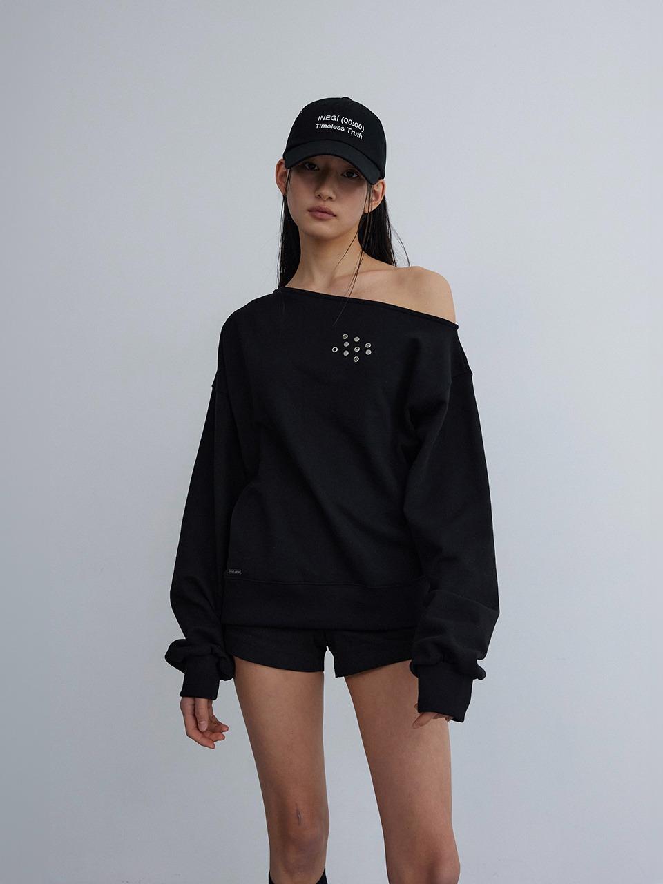 One Shoulder Rivet Sweat Shirt (black)