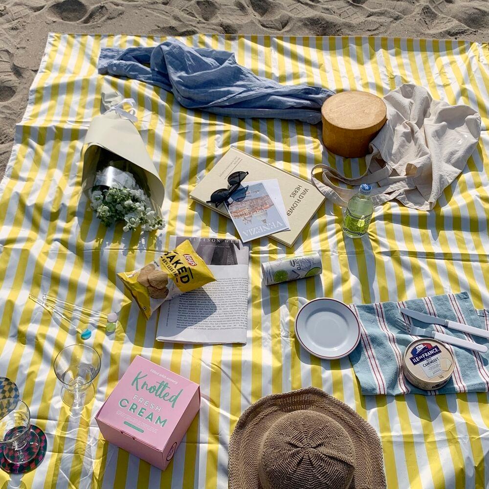 [선물용] 썸머옐로우 양면방수 피크닉& 캠핑매트 1p선물세트 (2size 전용파우치 소풍 돗자리)