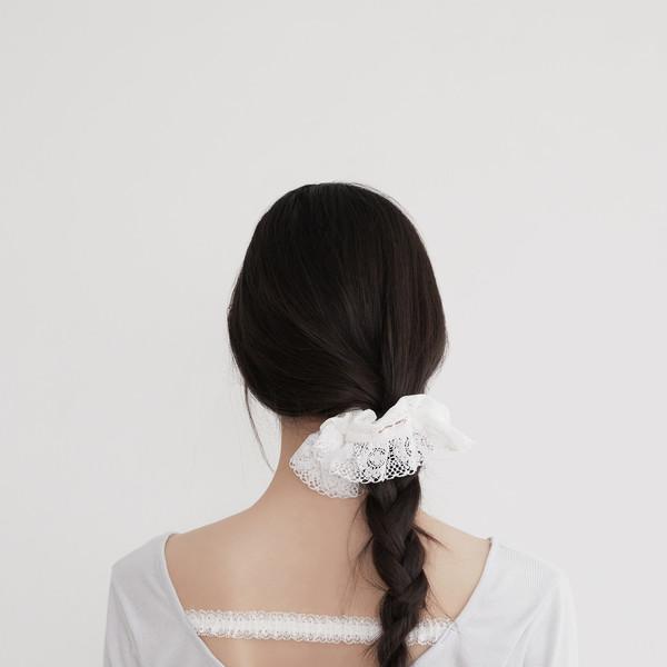 Clover lace scrunchie (WHITE)