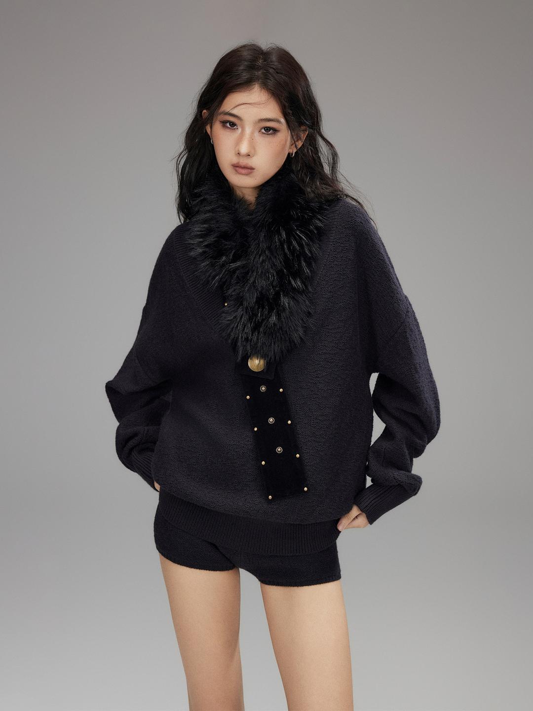 Low pixel Navy blue sweater & shorts set