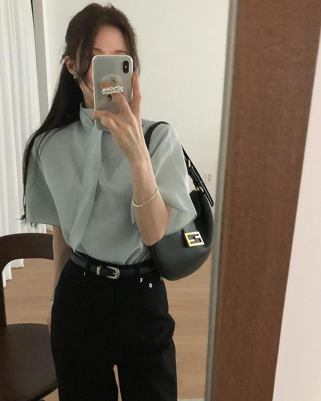 유인어스 티온 여성 여름 하객룩 출근룩 오피스룩 휴양지룩 휴가룩 타이 브이넥 시스루 오버핏 루즈핏 반팔 블라우스