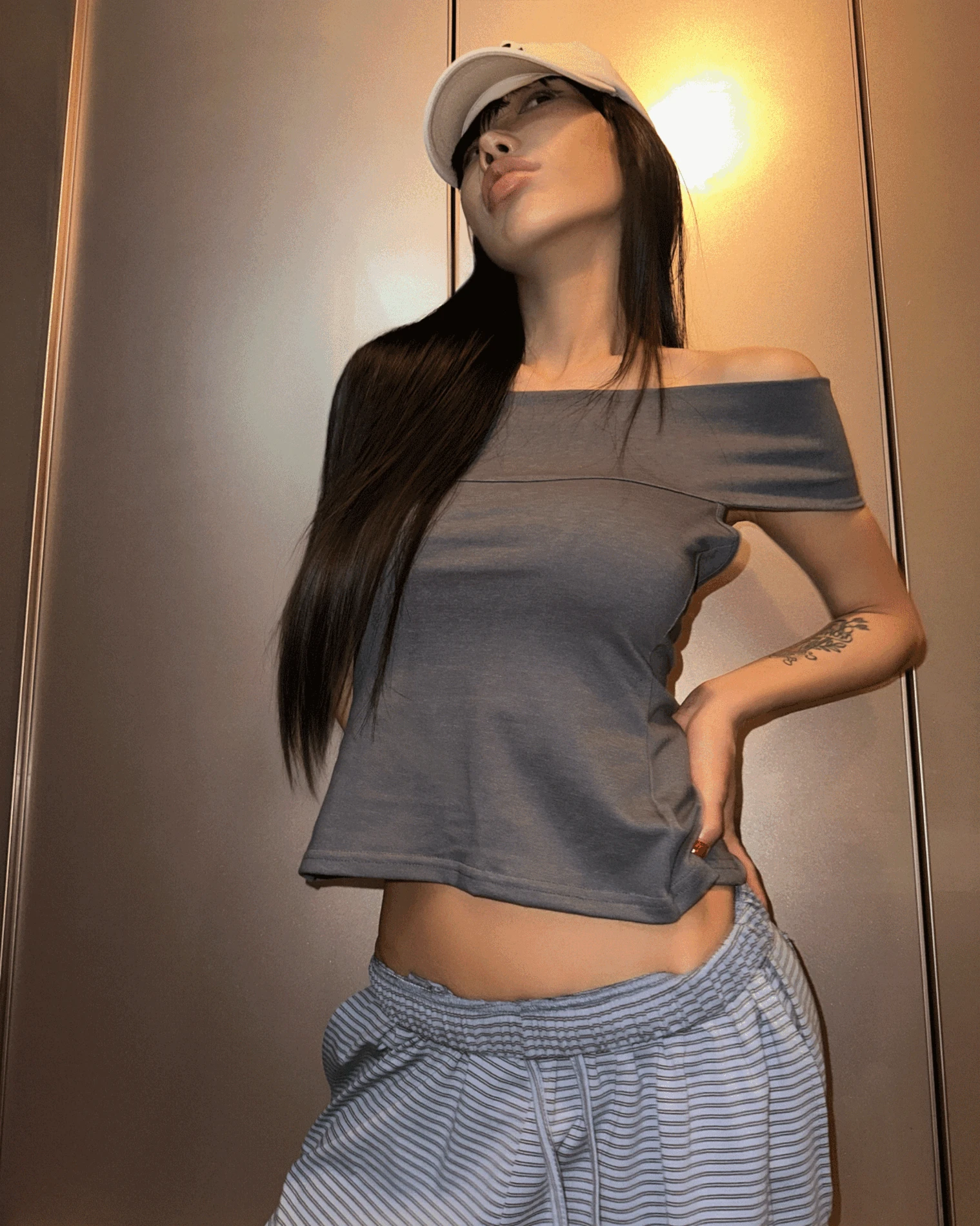 Off-Shoulder Back Open Sleeveless (3C)