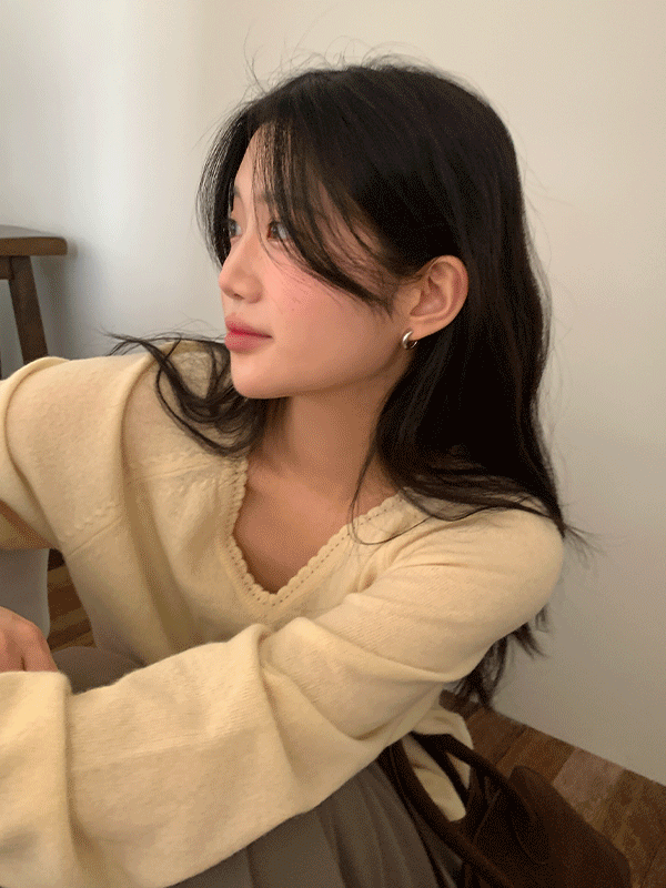 나이니 [인기짱🤎/고퀄] 헬라 여리핏 레이스 브이넥 니트