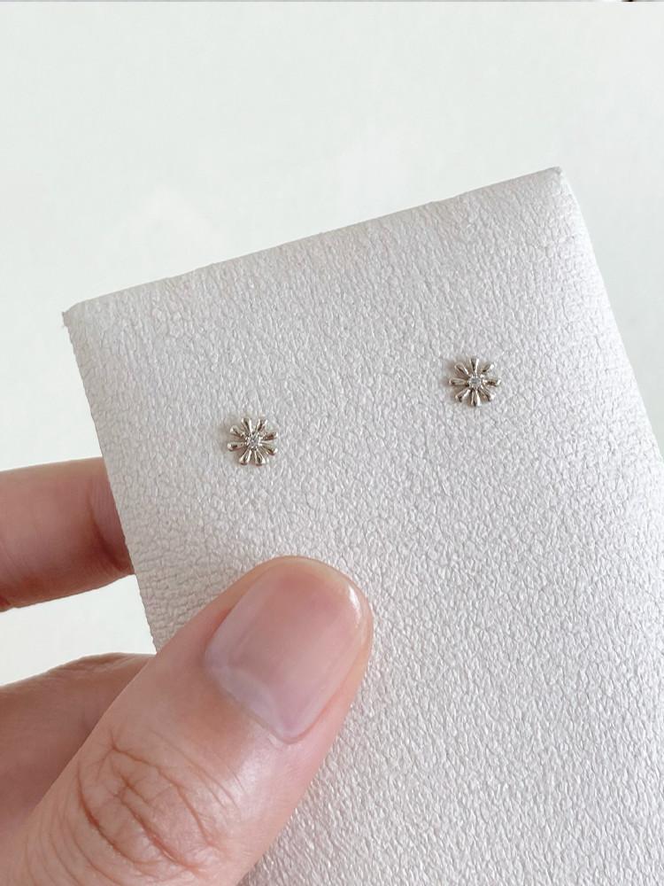 14k 클래식 플라워 이어링 리얼 화이트골드 귀걸이