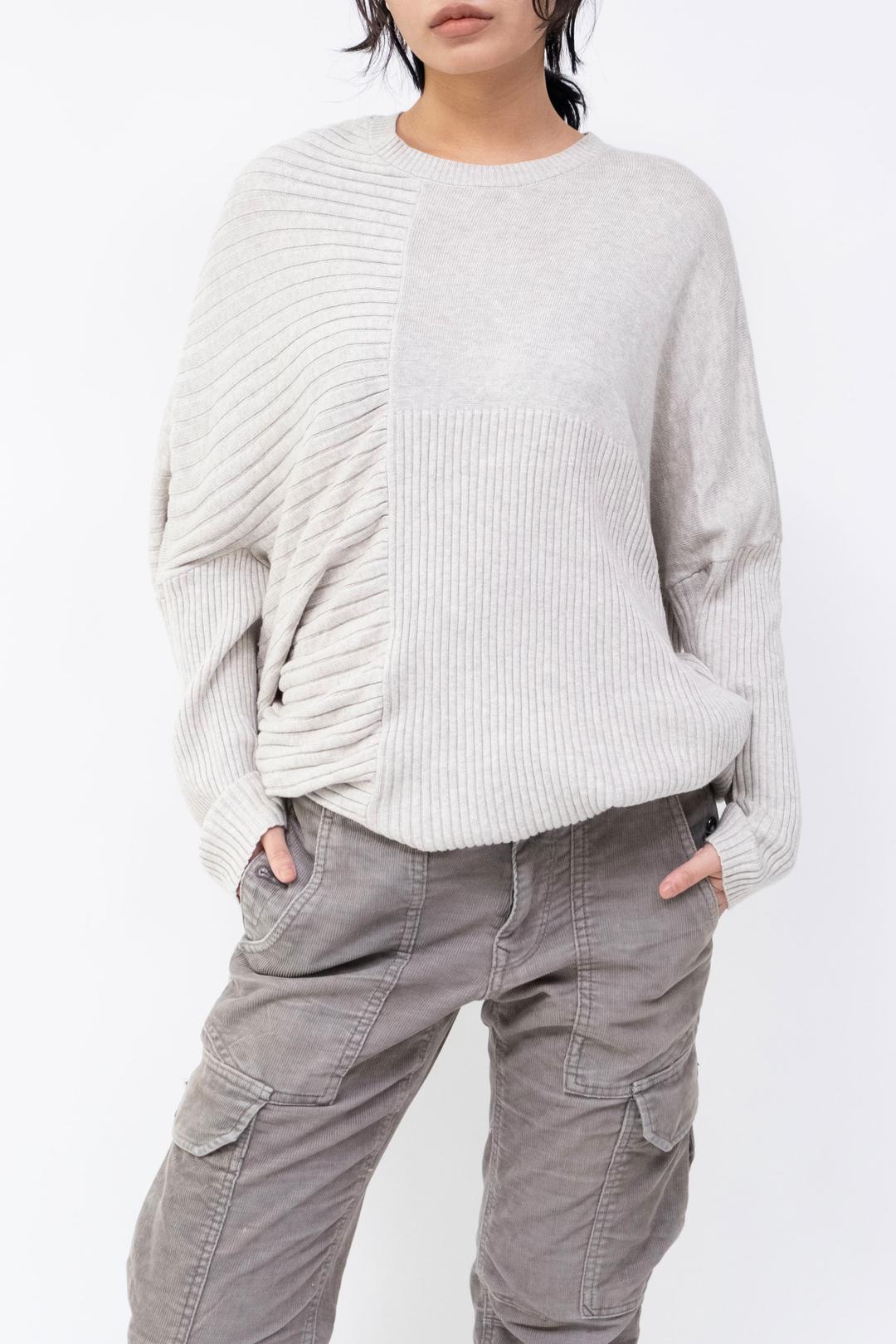 Unbalance light knit top