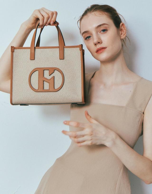 [윤승아 PICK] 인기대란 H소가죽 패치 베이지 토트 겸 숄더백 M