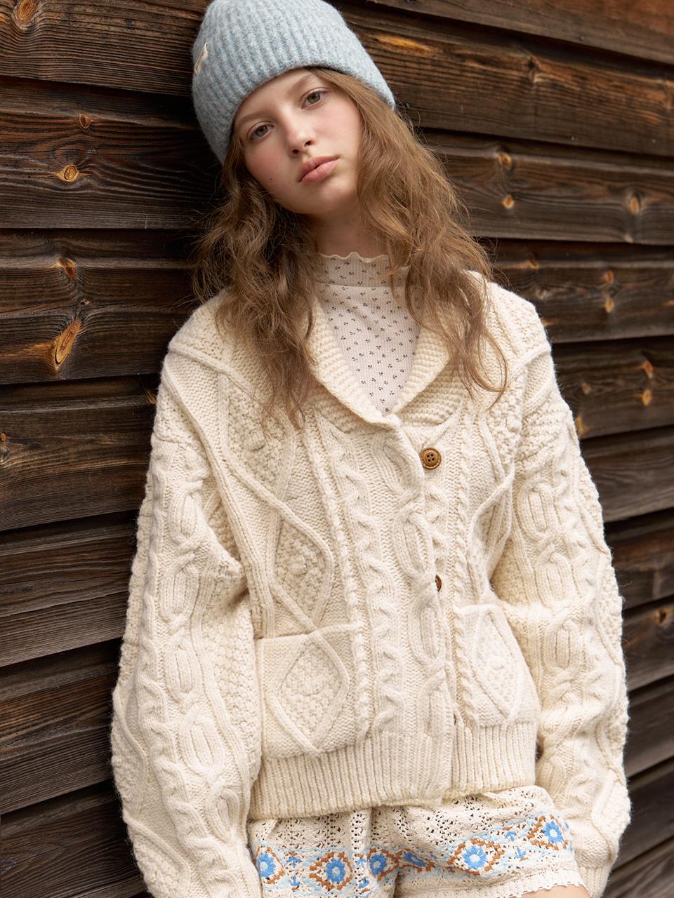 어몽 A HAND STITCH CABLE CARDIGAN_IVORY
