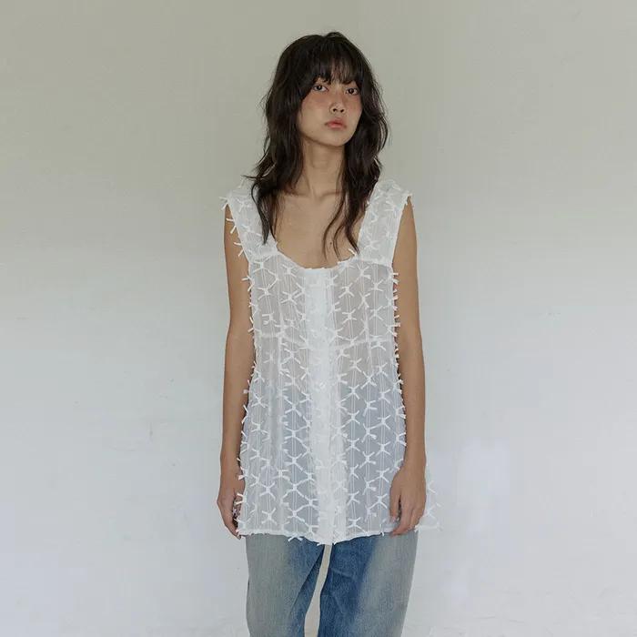Ribbon buister / White