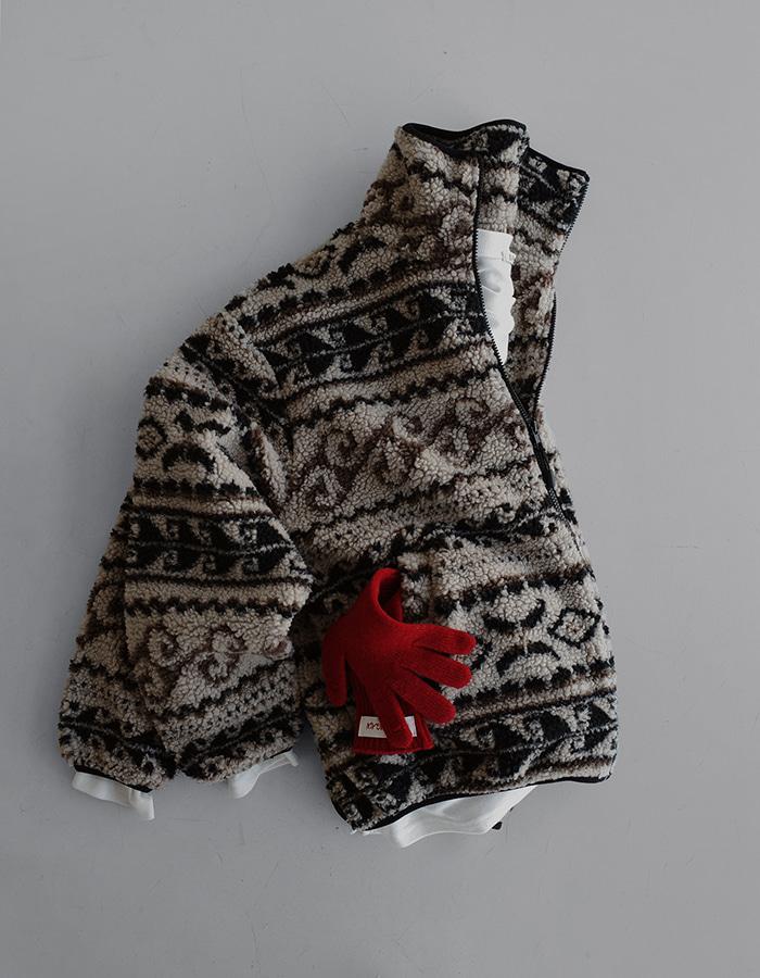 [by LAROOM] 노르딕플리스점퍼