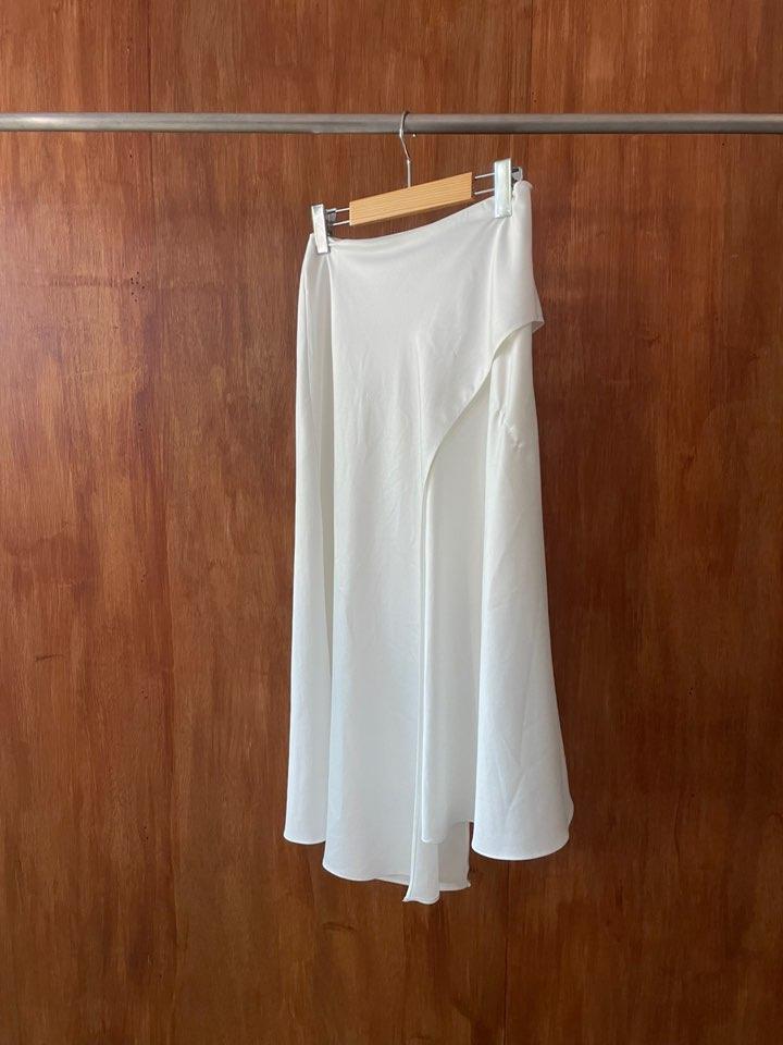Silky white long skirt