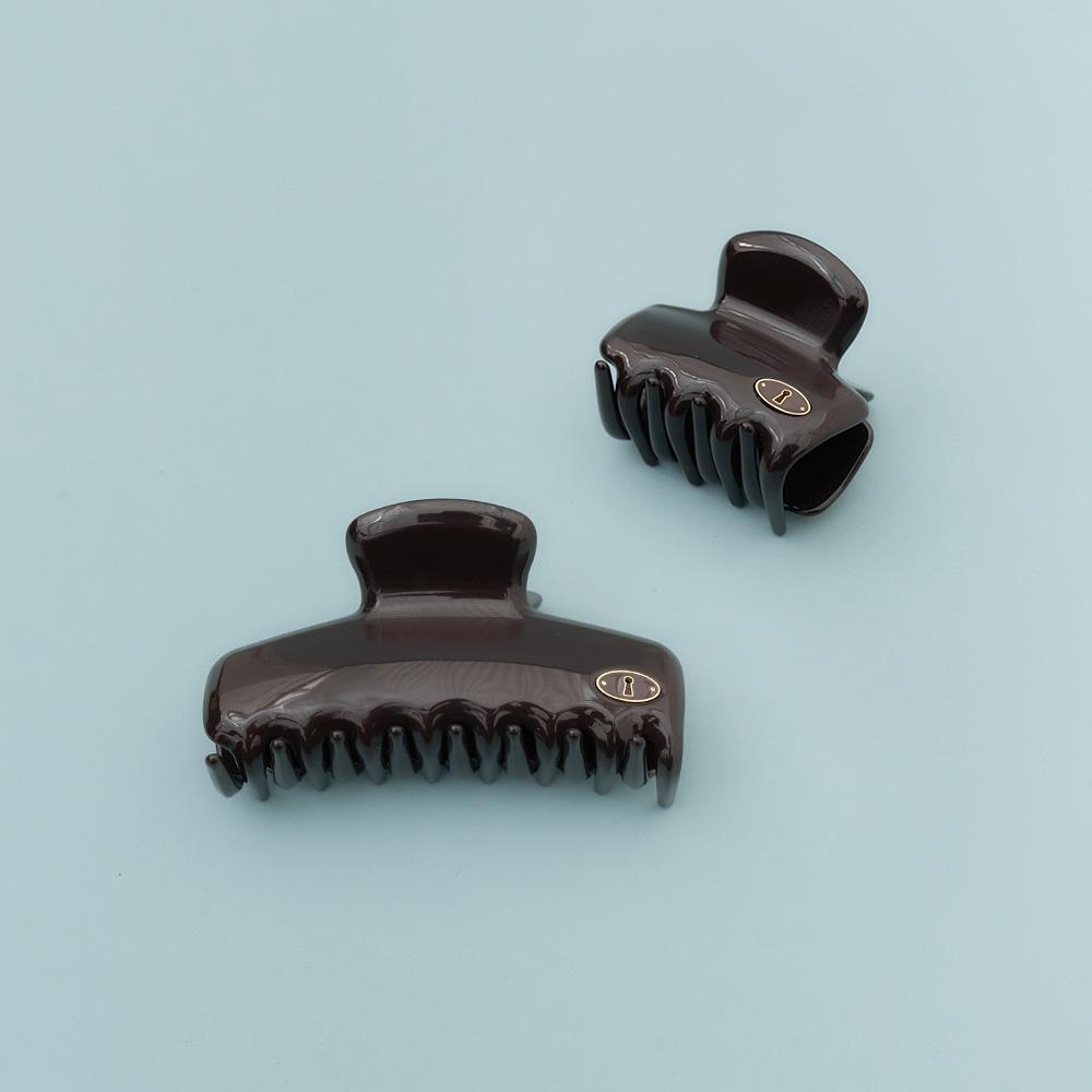 [3차] Classy Logo Hair Clip (Deep Brown)