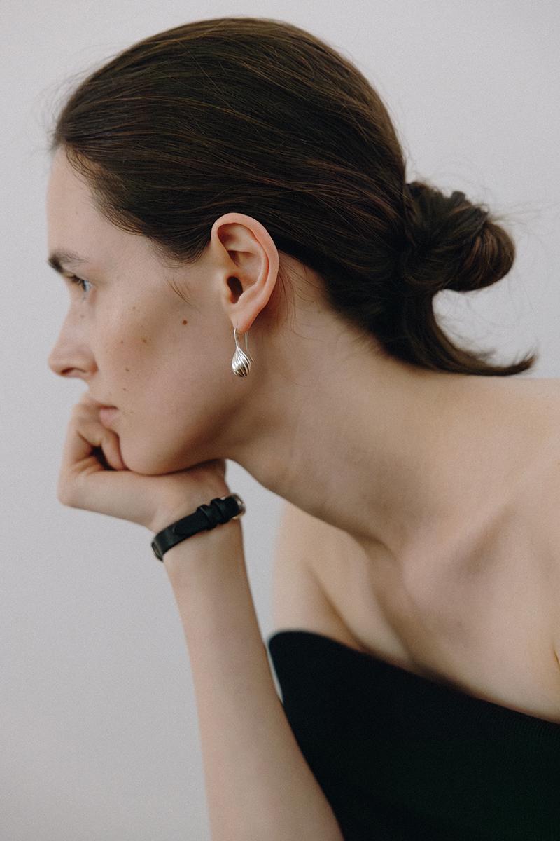 Large Ribbed Drop Earrings