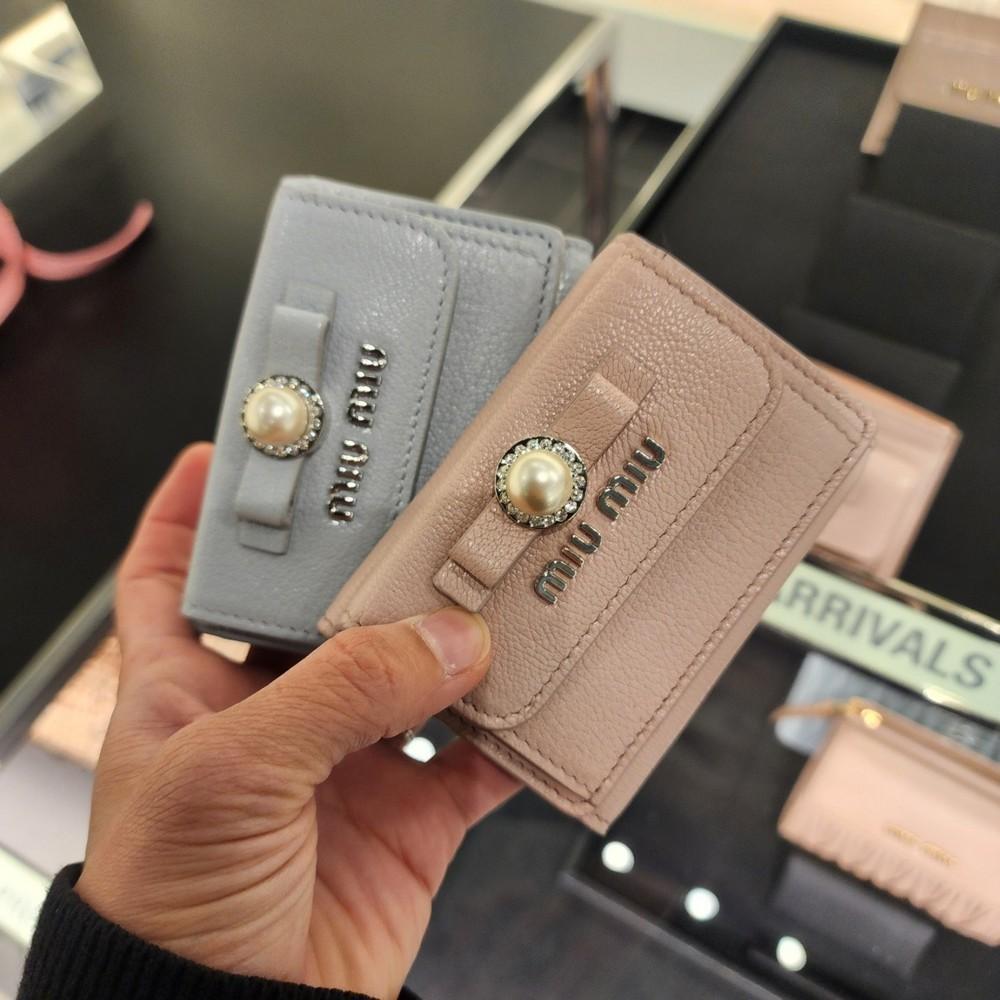 [이탈리아 아울렛]미우미우 마드라스 펄 반지갑 5MH021