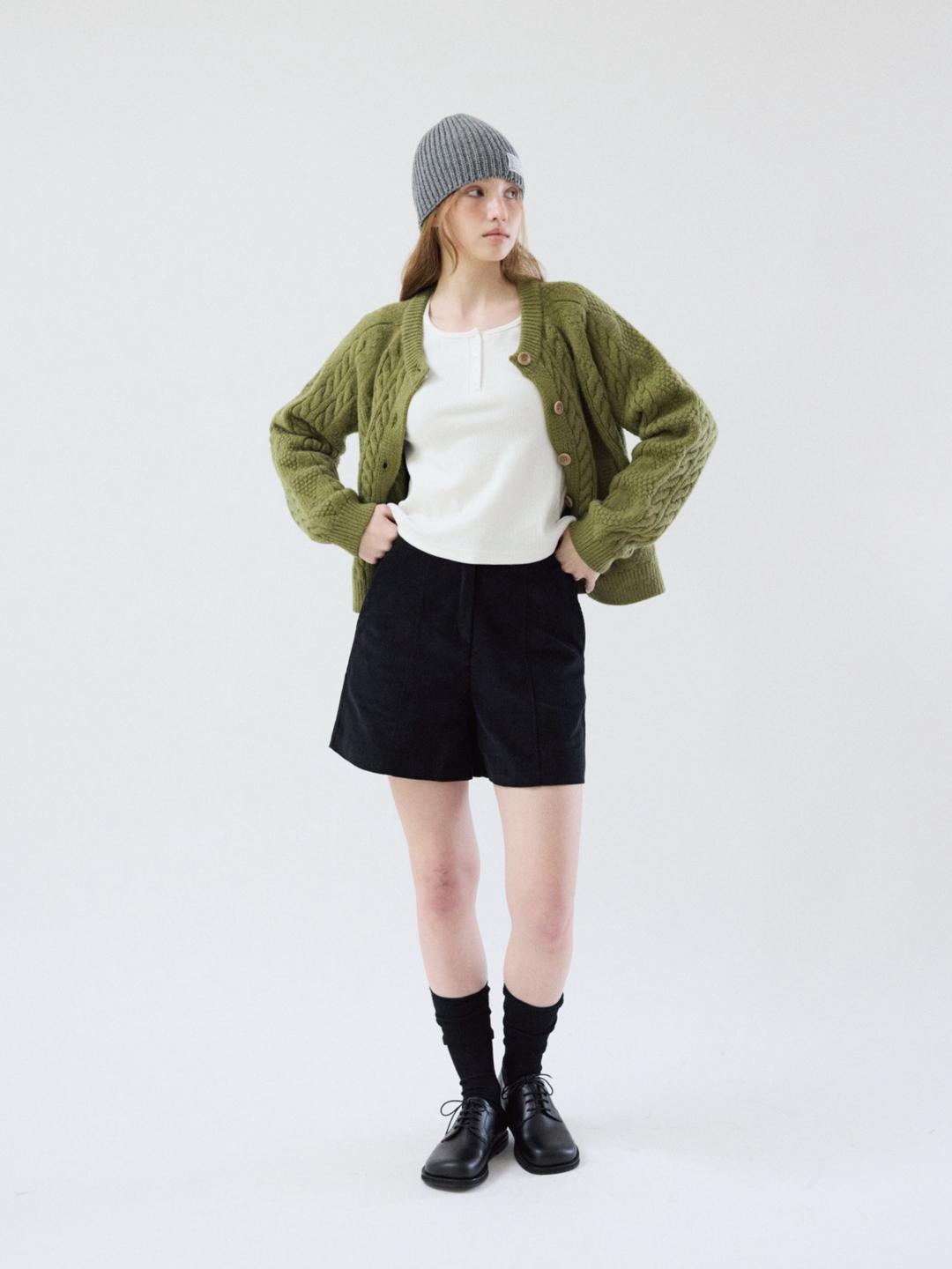 Center Corduroy Short Pants (Black)