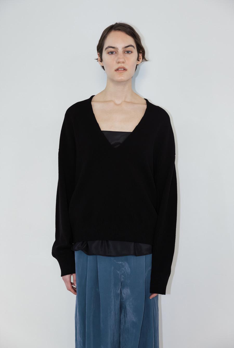 MORA SWEATER (BLACK)