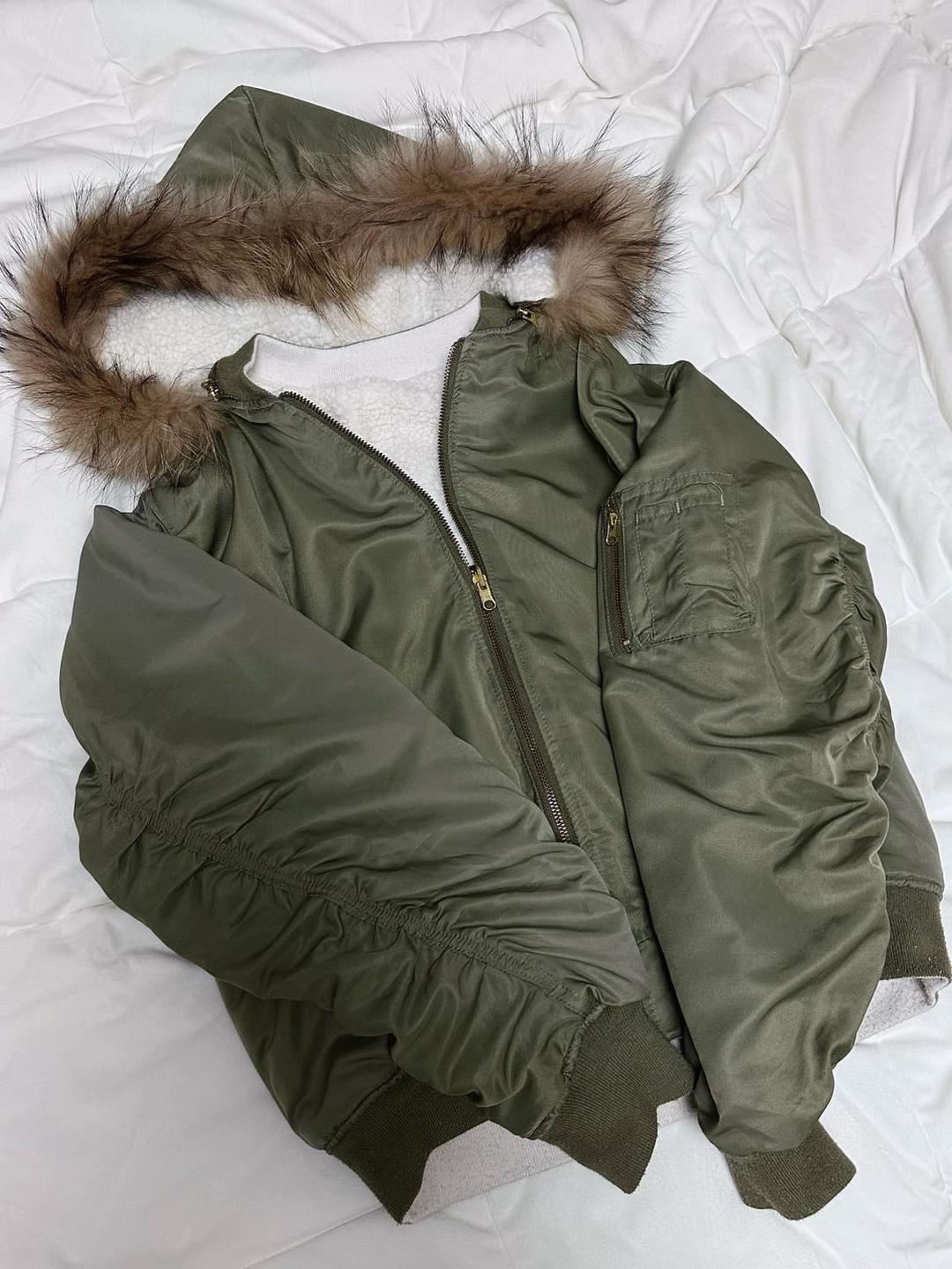 큐빈티지 카키 셔링 포켓 퍼아우터 | 후루츠패밀리