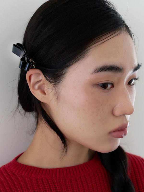 glossy leather hair pin - black