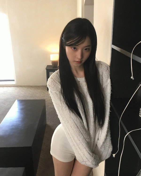 [간절기🌿/국내생산] 슬로 헤어리 모헤어 트임 knit