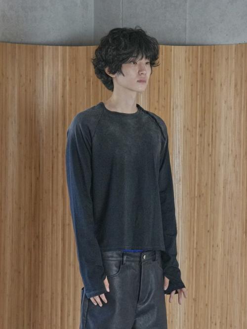 하드 브러쉬 워싱 헨리넥 핑거홀 롱슬리브 블랙