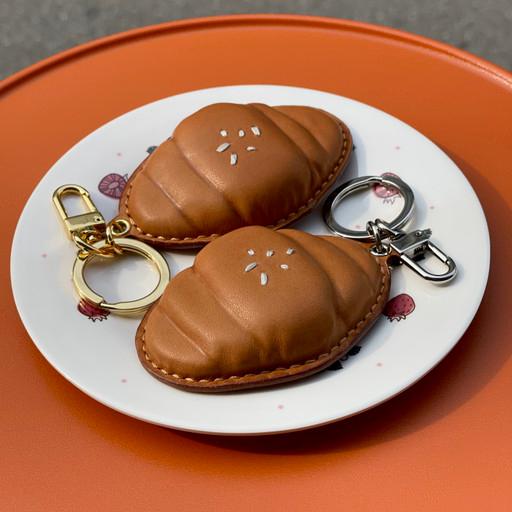 MOB 빵 - 가죽 소금빵 키링 / 참장식