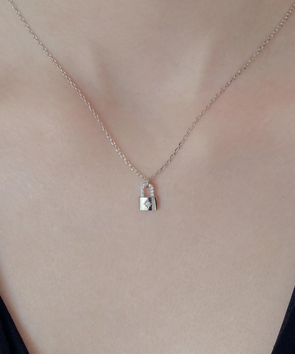 자물쇠 펜던트 큐빅 목걸이 (실버925)
