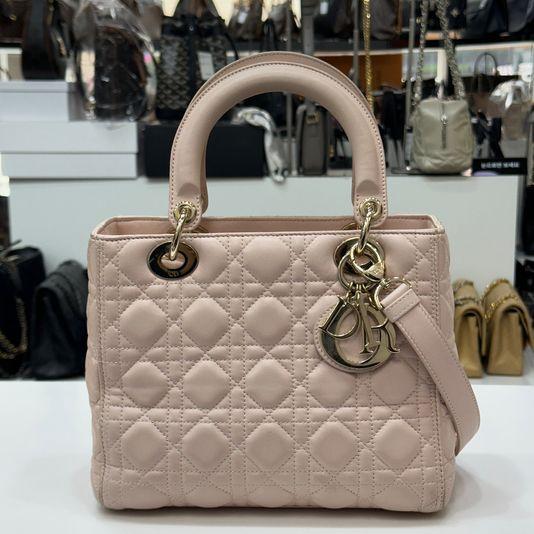 디올 레이디 디올 미듐 파우더 핑크 토트백 CAL44550