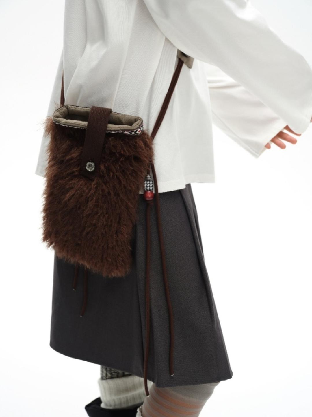OINIMI Handmade Button Hole Fur Bag