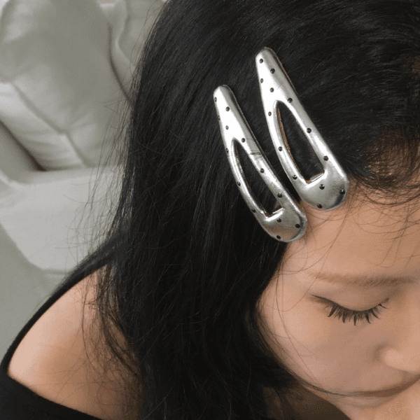 레더 도트 쿠션 삼각 땡땡이 헤어 똑딱핀 2color