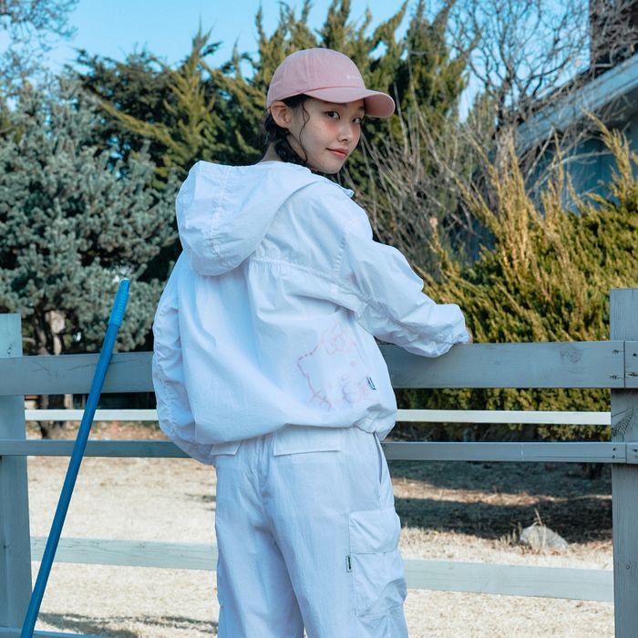 [스노우피크 X 헬로키티] 여성 그래픽 바람막이 White (S25MWFWB81)