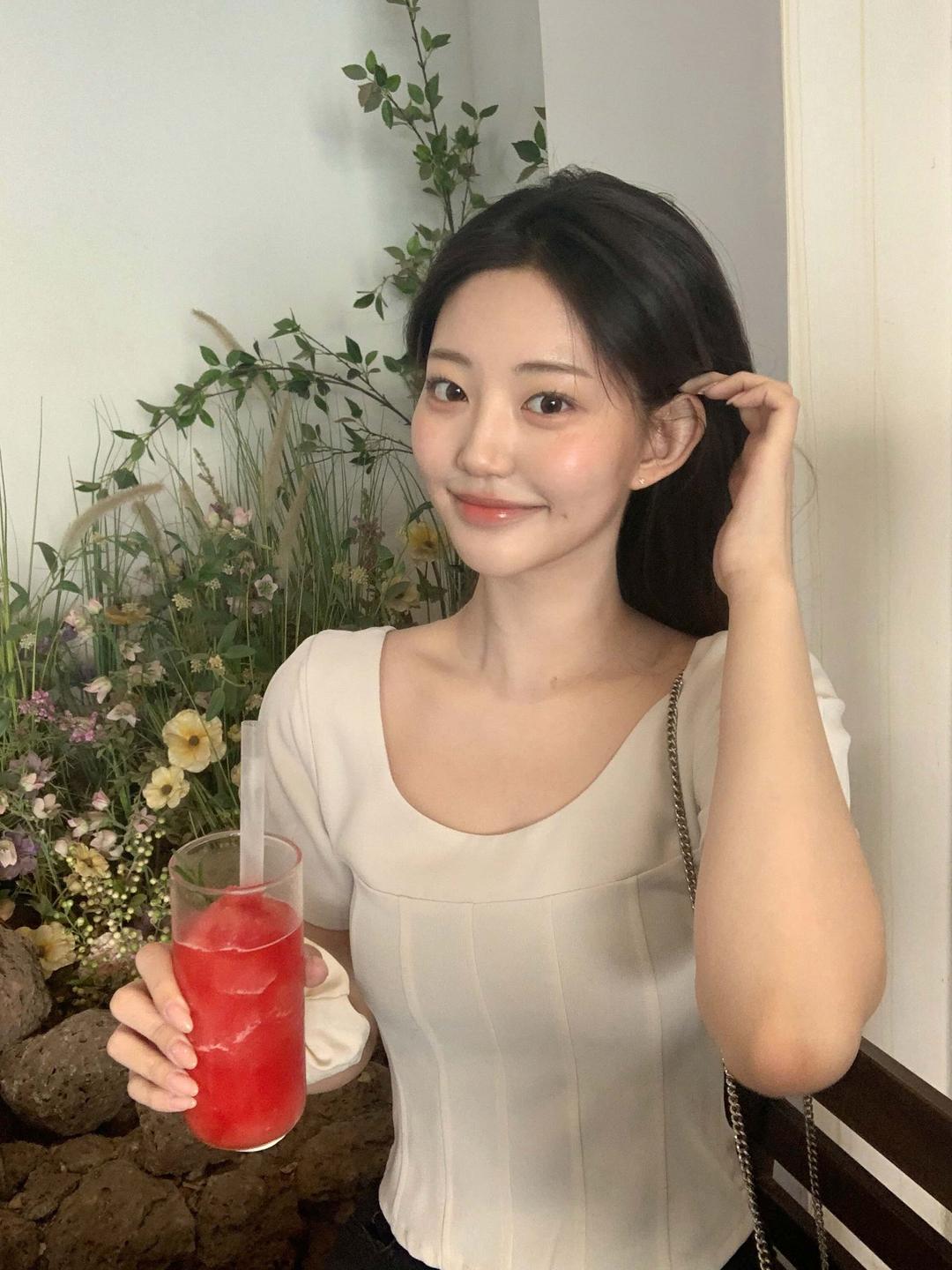 Minimalist Puff Blouse -beige