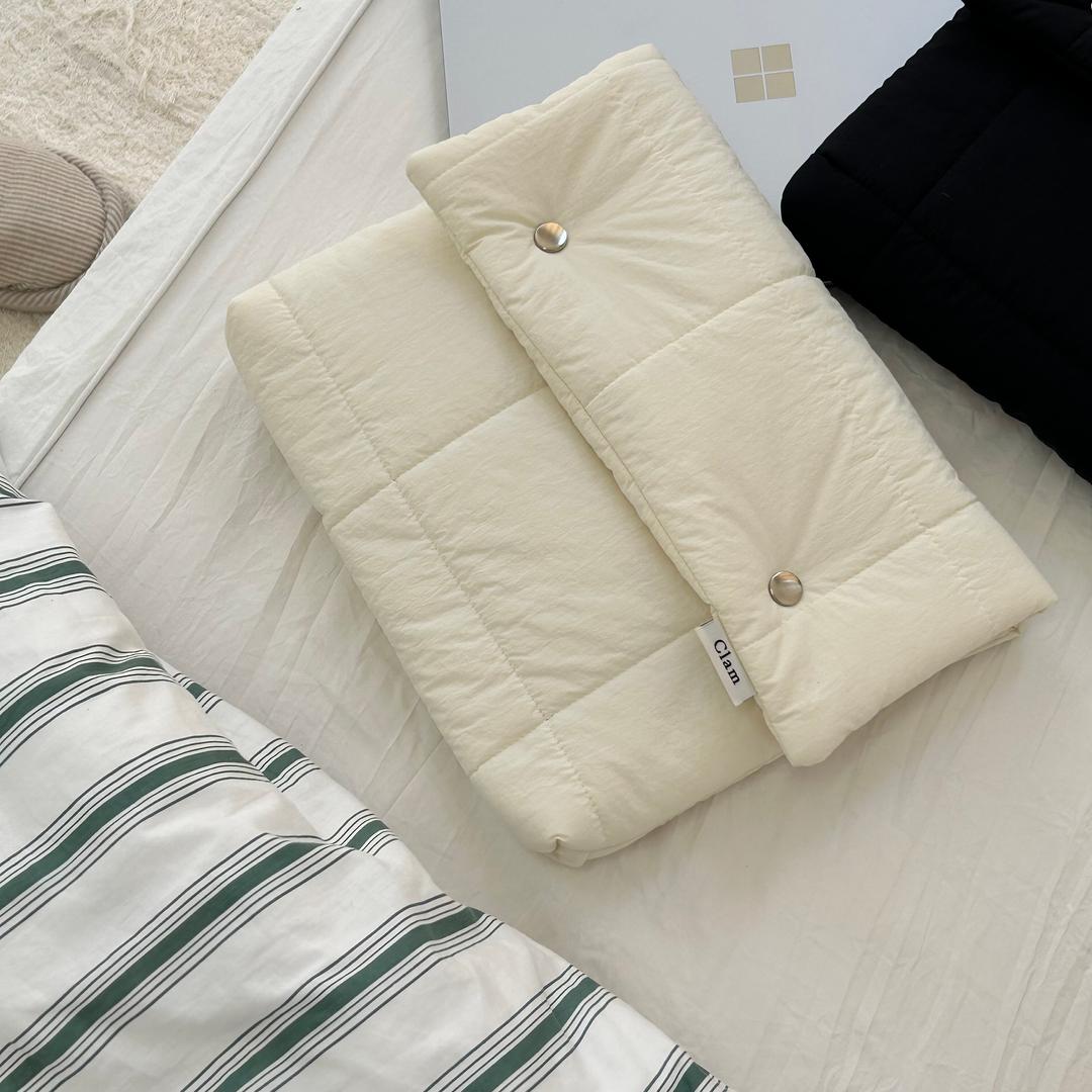 Clam Laptop case _ Marshmallow cream (13inch)