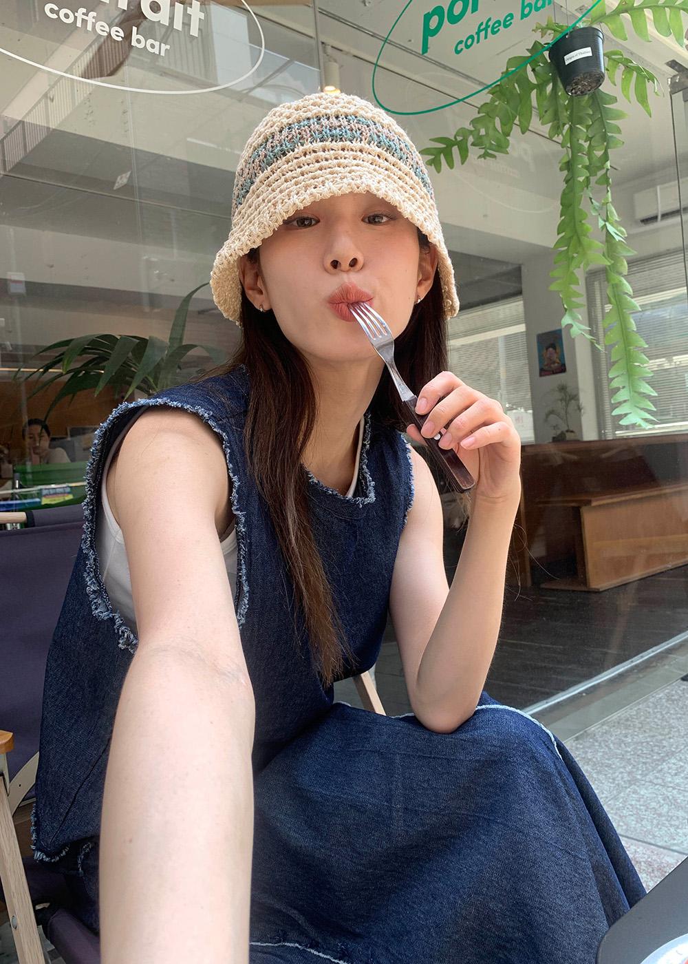 LINE STRAW BUCKET HAT