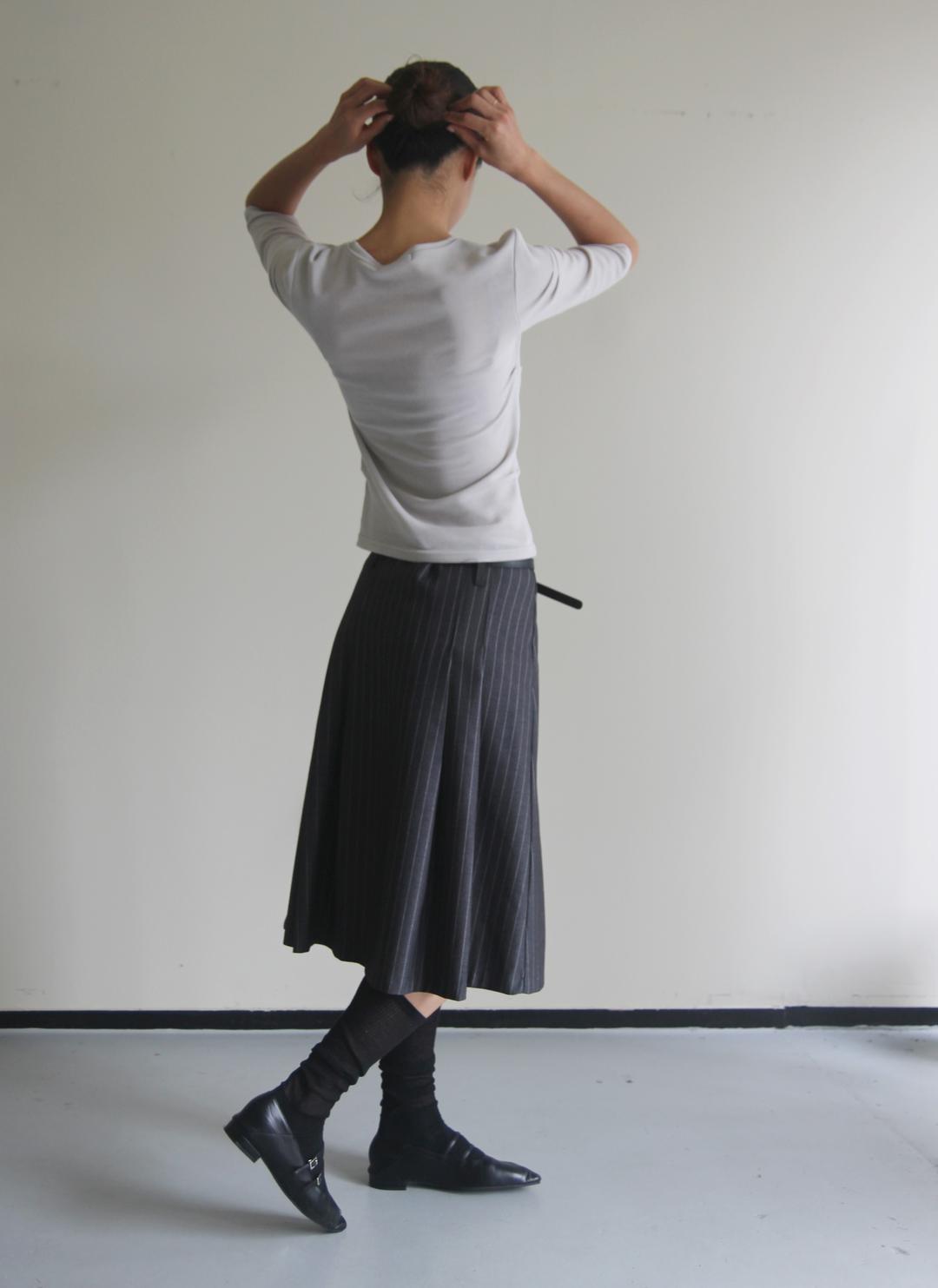 low rise stripe SK (charcoal) 로우라이즈 스트라이프 스커트