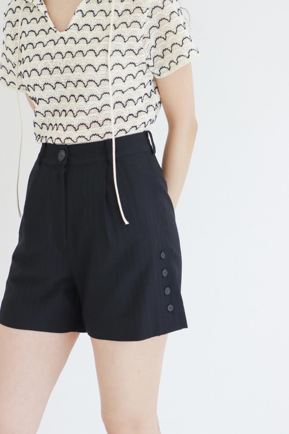 BUTTON HALF SLACKS (2color)