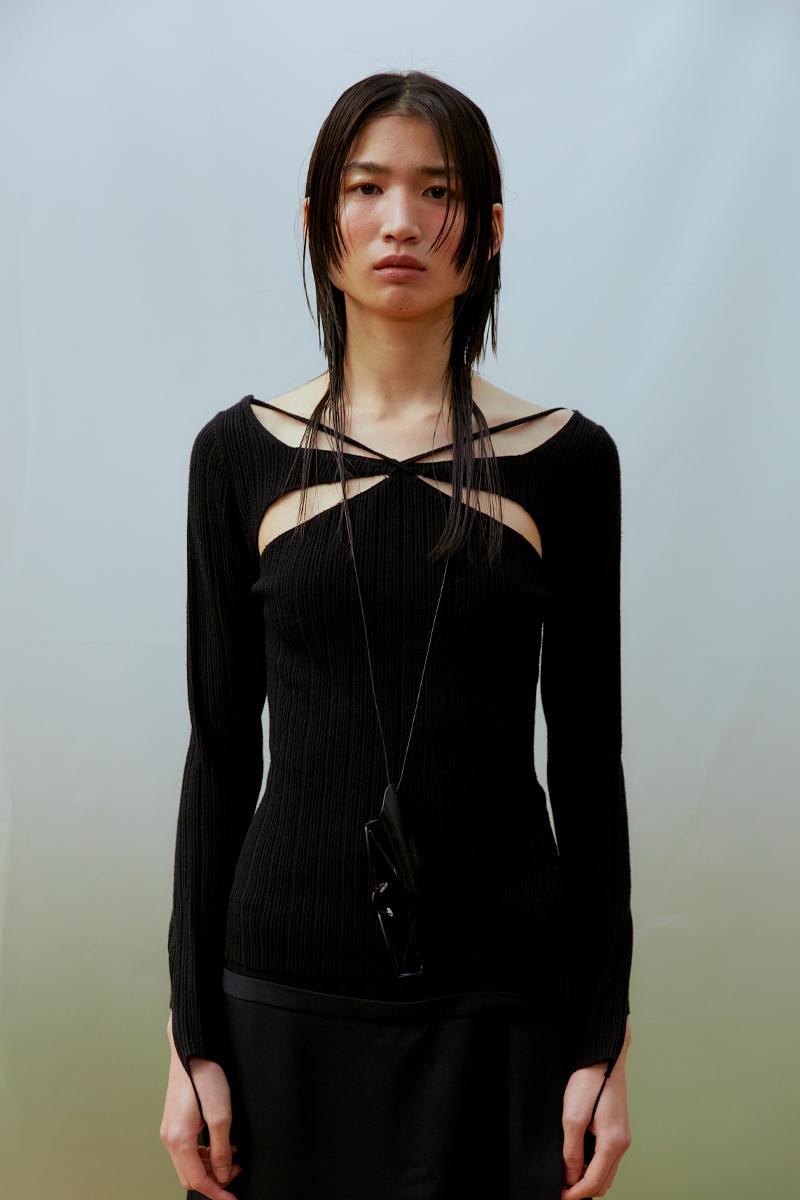Hole Strap Knit Top (BLACK)